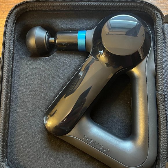 Theragun Elite with attachments, charger and case - Picture 1 of 6